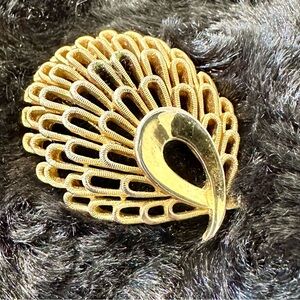 Rare Vintage Signed Crown Trifari Gold Feather Brooch 1960s Alfred Philippe Era